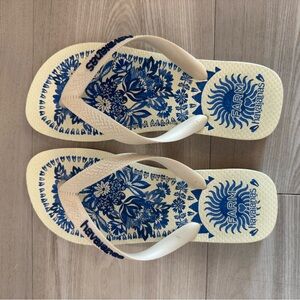 Havaianas Blue and Cream Sandals with Ornate Design - FARM RIO